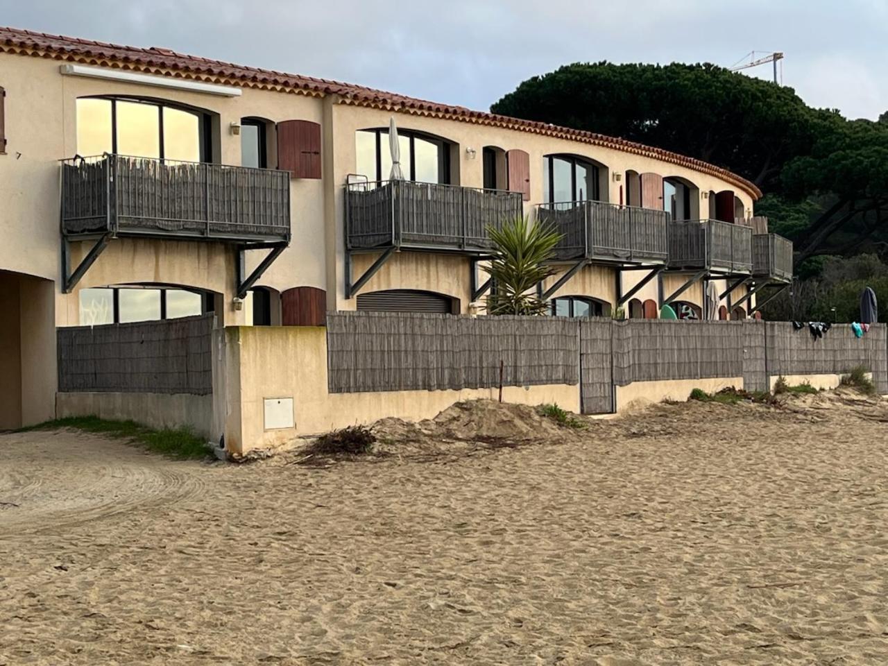 Appartement Les Pieds dans l'Eau à La Croix-Valmer Extérieur photo