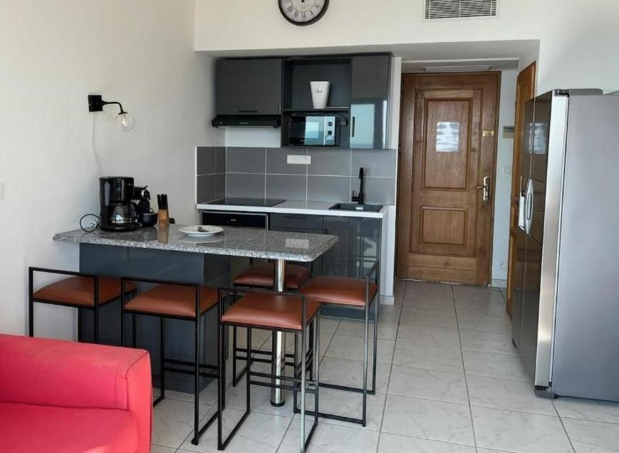 Appartement Les Pieds dans l'Eau à La Croix-Valmer Extérieur photo