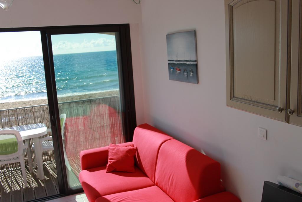 Appartement Les Pieds dans l'Eau à La Croix-Valmer Extérieur photo